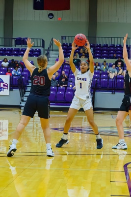 20211107-UMHB-Wbb-vs-Trinity-091