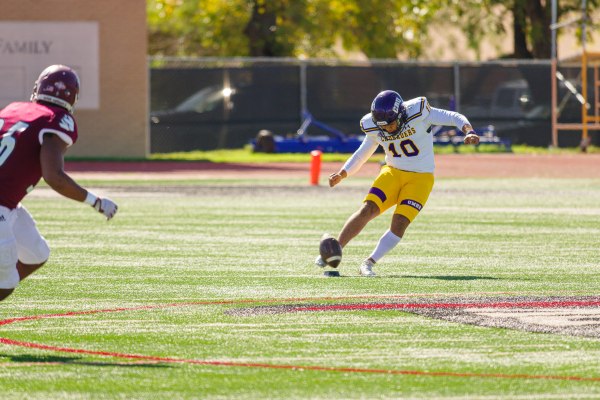 20211113-UMHB-Vfb-at-McMurry-042