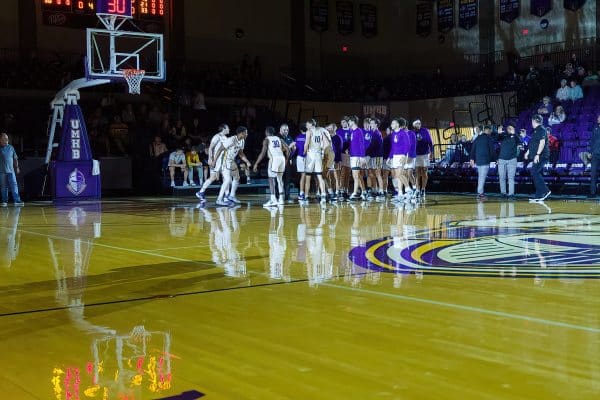 20220129-UMHB-g2-Mbb-vs-McMurry-002-1200LE