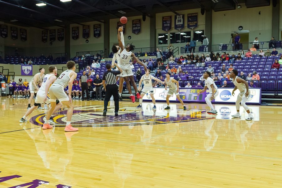 20220129-UMHB-g2-Mbb-vs-McMurry-003-1200LE