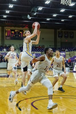 20220129-UMHB-g2-Mbb-vs-McMurry-012-1200LE