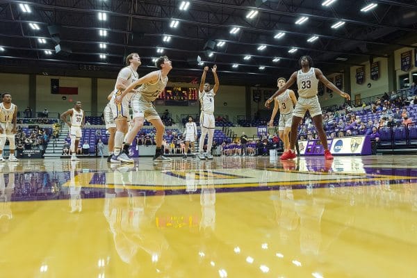 20220129-UMHB-g2-Mbb-vs-McMurry-016-1200LE