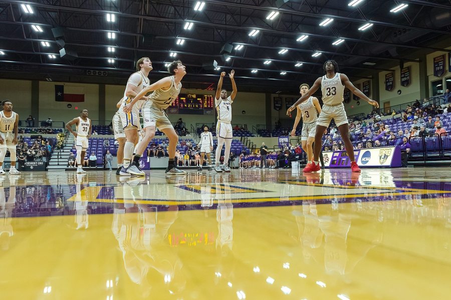 20220129-UMHB-g2-Mbb-vs-McMurry-016-1200LE