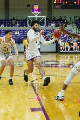 20220129-UMHB-g2-Mbb-vs-McMurry-023-1200LE