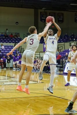 20220129-UMHB-g2-Mbb-vs-McMurry-025-1200LE