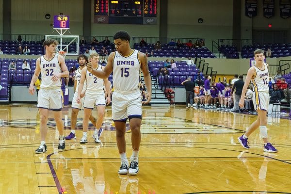 20220129-UMHB-g2-Mbb-vs-McMurry-026-1200LE
