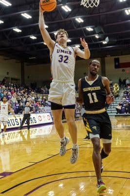 20220226-UMHB-Mbb-vs-LETU-024