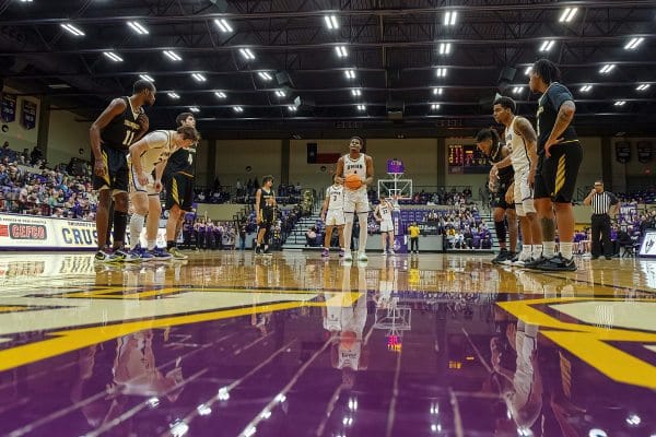20220226-UMHB-Mbb-vs-LETU-028