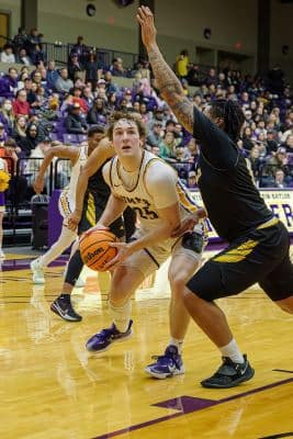 20220226-UMHB-Mbb-vs-LETU-030