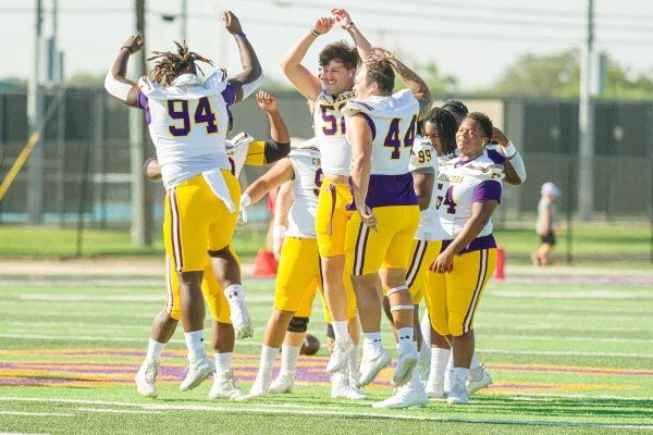 20220924-UMHB-fb-vs-HSU-007