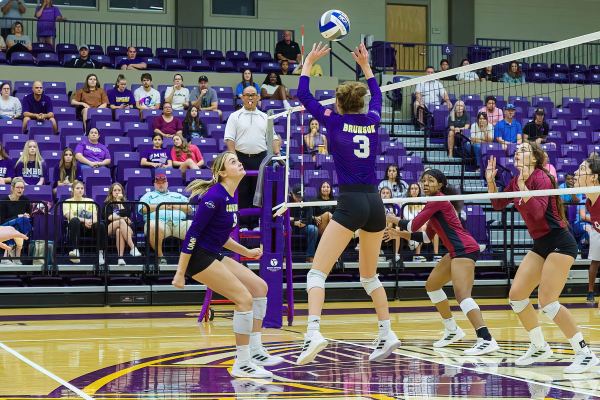 20221008-UMHB-vb-vs-McMurry-012