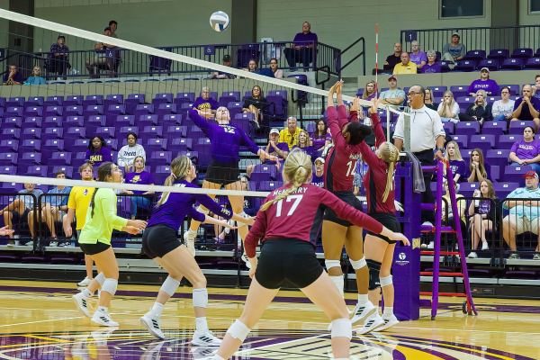 20221008-UMHB-vb-vs-McMurry-022