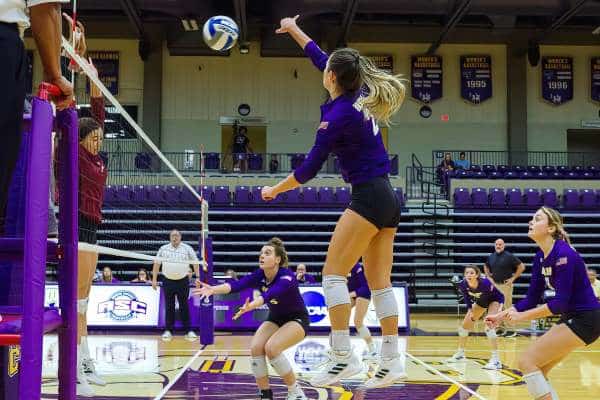 20221008-UMHB-vb-vs-McMurry-027