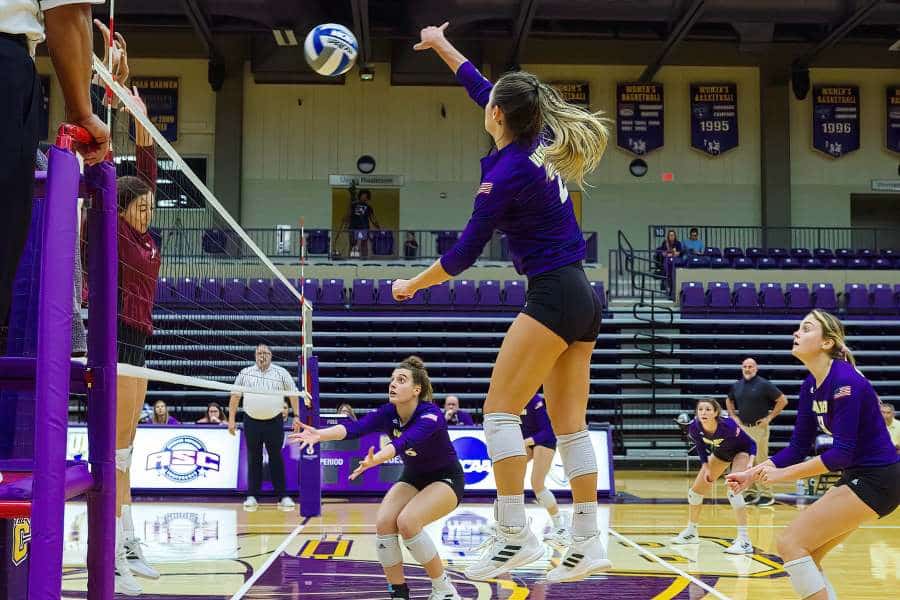 20221008-UMHB-vb-vs-McMurry-027