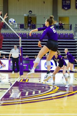 20221008-UMHB-vb-vs-McMurry-030