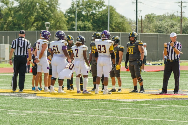 20221015-UMHB-fb-at-TLU-006