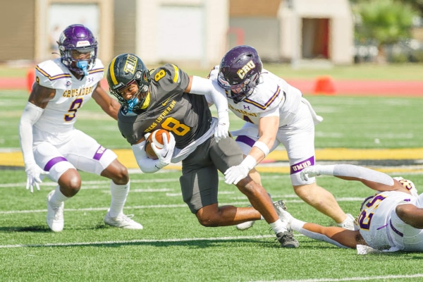 20221015-UMHB-fb-at-TLU-007