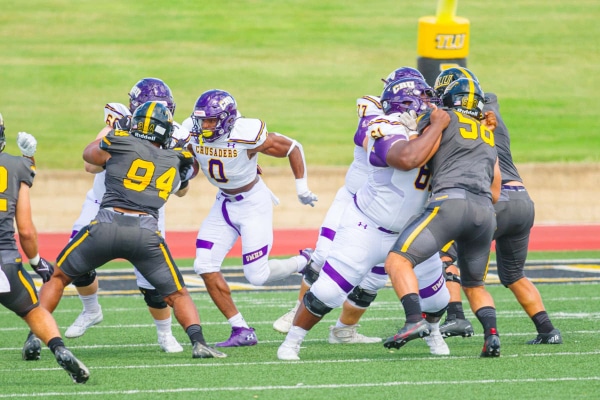 20221015-UMHB-fb-at-TLU-011