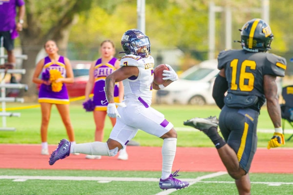 20221015-UMHB-fb-at-TLU-014