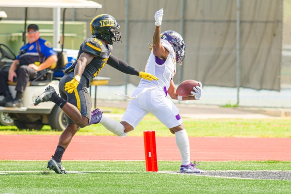 20221015-UMHB-fb-at-TLU-015