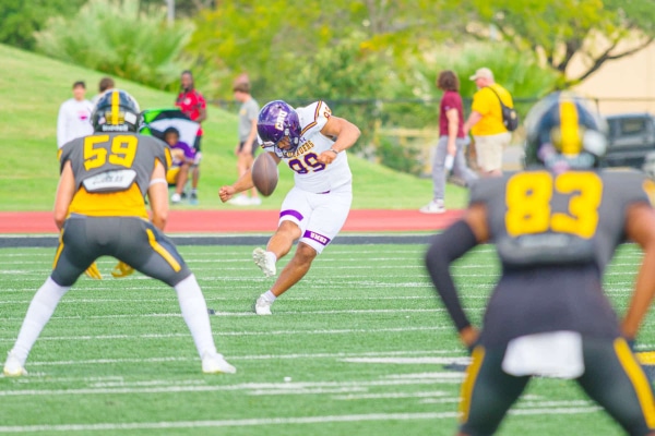 20221015-UMHB-fb-at-TLU-017
