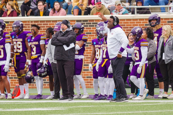 20221203-UMHB-fb-vs-Bethel-022