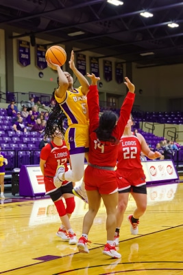 20221217-UMHB-g1-Wbb-vs-Sul-Ross-036-topaz
