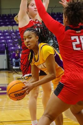 20221217-UMHB-g1-Wbb-vs-Sul-Ross-052-topaz