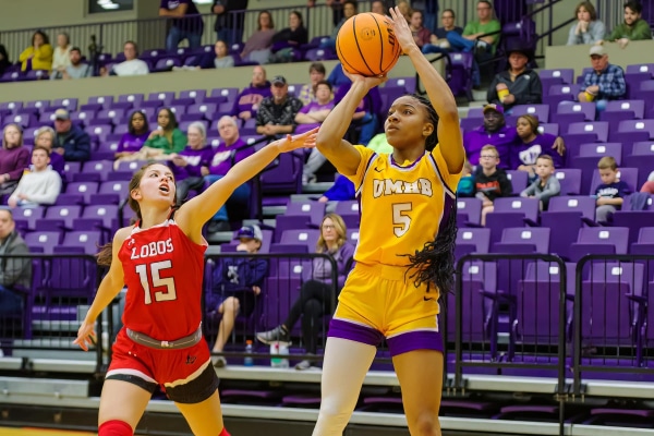 20221217-UMHB-g1-Wbb-vs-Sul-Ross-054-topaz