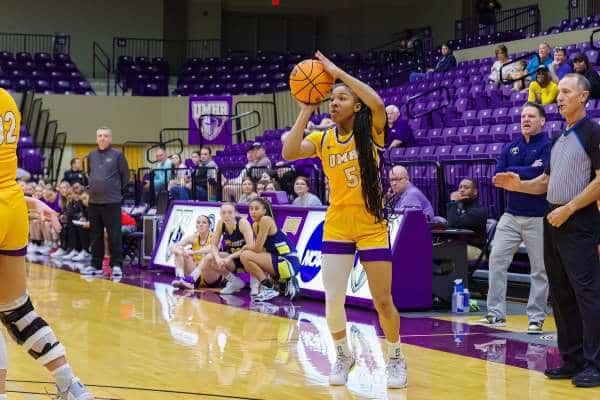 20230102-UMHB-wbb-vs-UC-Santa-Cruz-012