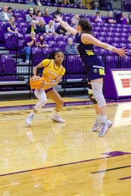 20230102-UMHB-wbb-vs-UC-Santa-Cruz-013