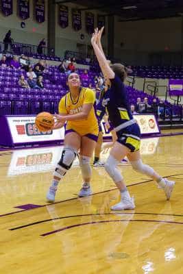 20230102-UMHB-wbb-vs-UC-Santa-Cruz-020
