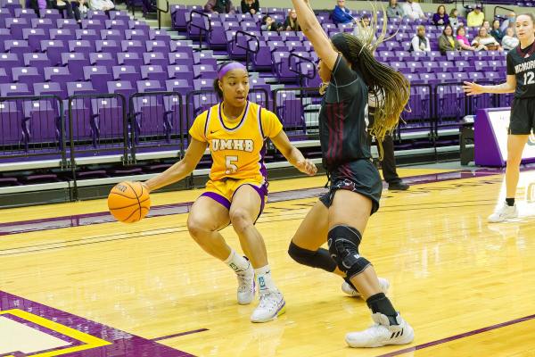 20230114-UMHB-wbb-vs-McMurry019