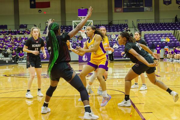 20230114-UMHB-wbb-vs-McMurry021