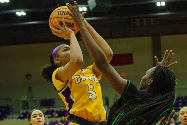 20230114-UMHB-wbb-vs-McMurry033