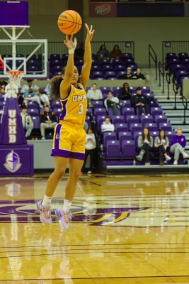 20230114-UMHB-wbb-vs-McMurry042