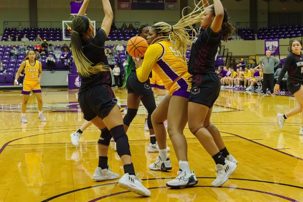 20230114-UMHB-wbb-vs-McMurry043