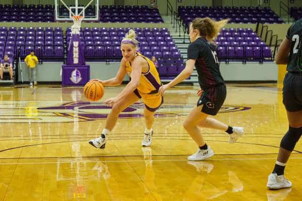 20230114-UMHB-wbb-vs-McMurry077