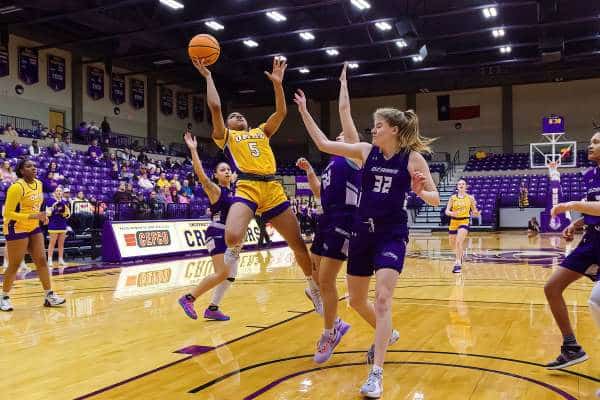 20230211-UMHB-g1-Wbb-vs-Ozarks-006