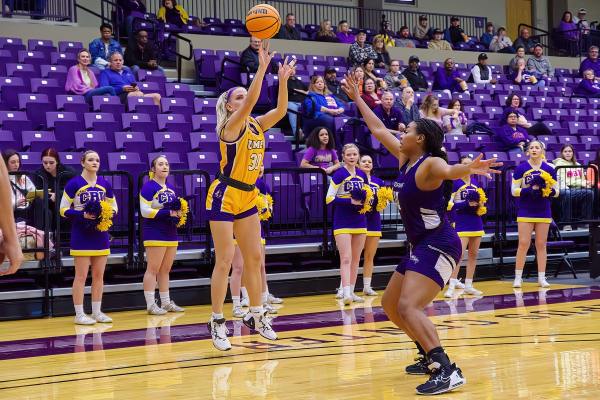 20230211-UMHB-g1-Wbb-vs-Ozarks-013