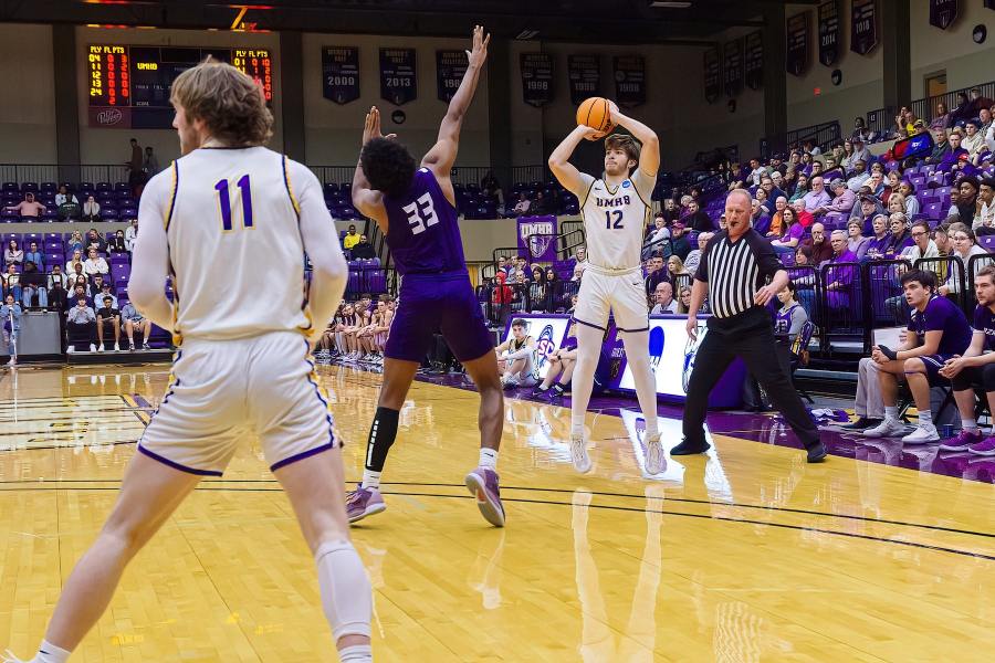 20230211-UMHB-g2-Mbb-vs-Ozarks-019