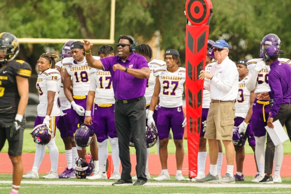 20231007-UMHB-fb-at-TLU-044