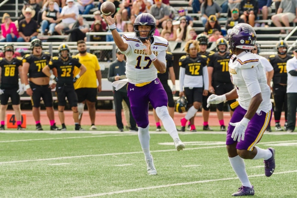 20231007-UMHB-fb-at-TLU-120