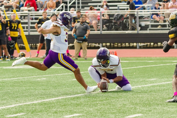 20231007-UMHB-fb-at-TLU-123