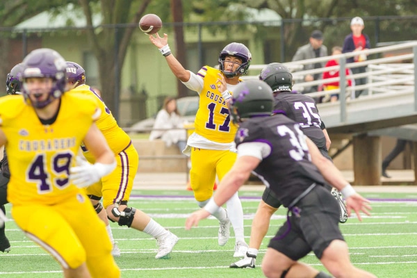 20231028-UMHB-fb-at-HSU-028