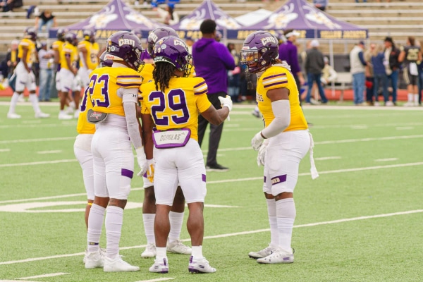 20231111-UMHB-fb-at-HPU-009