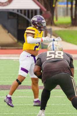 20231111-UMHB-fb-at-HPU-021