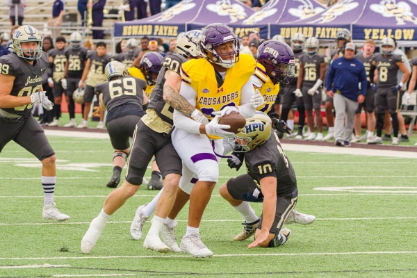 20231111-UMHB-fb-at-HPU-023