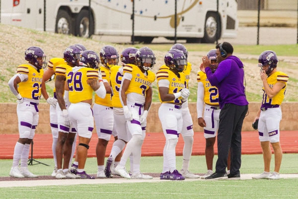 20231111-UMHB-fb-at-HPU-027