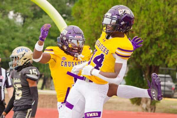 20231111-UMHB-fb-at-HPU-035